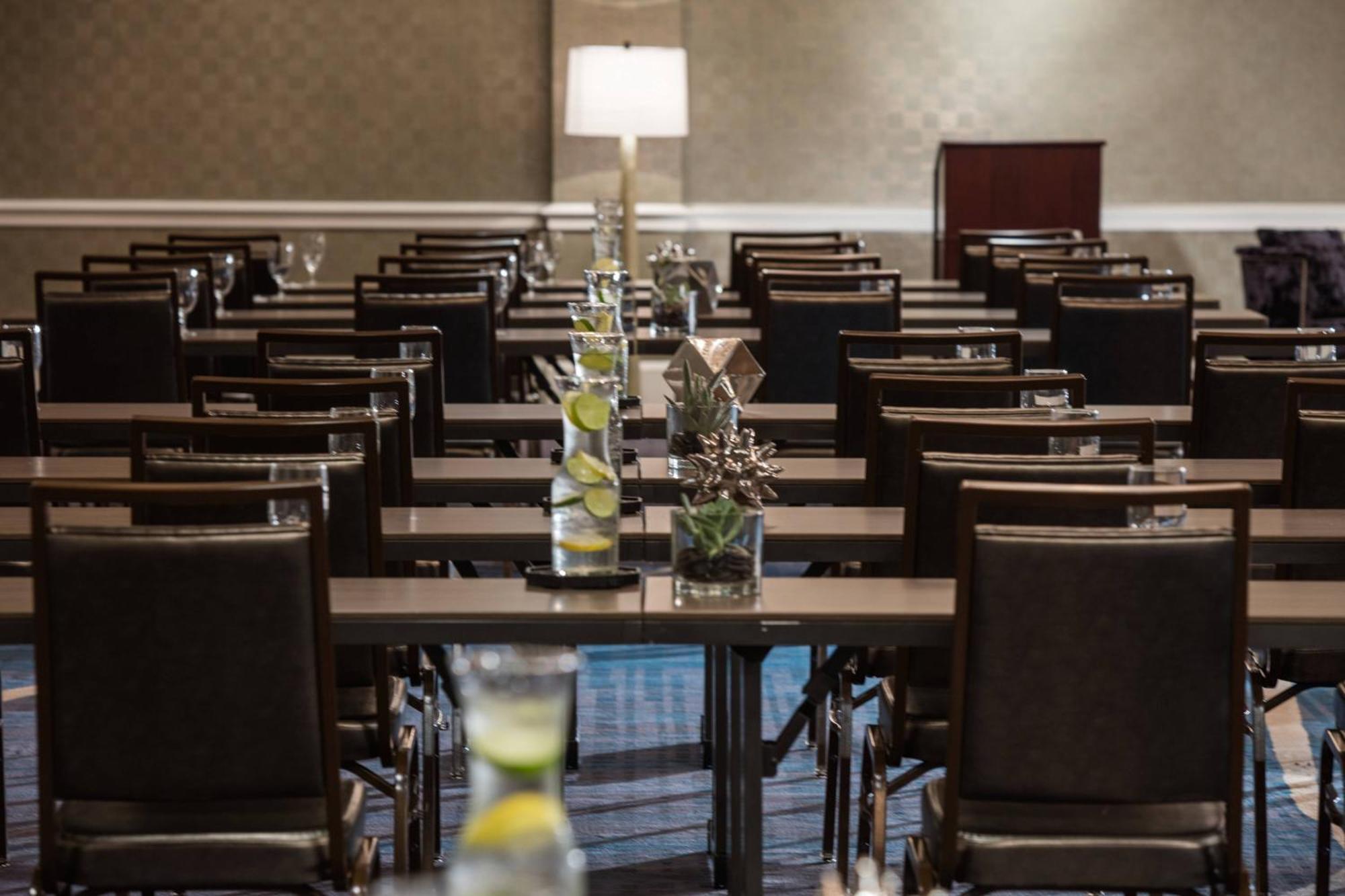 Hotel Renaissance Waterford Oklahoma City