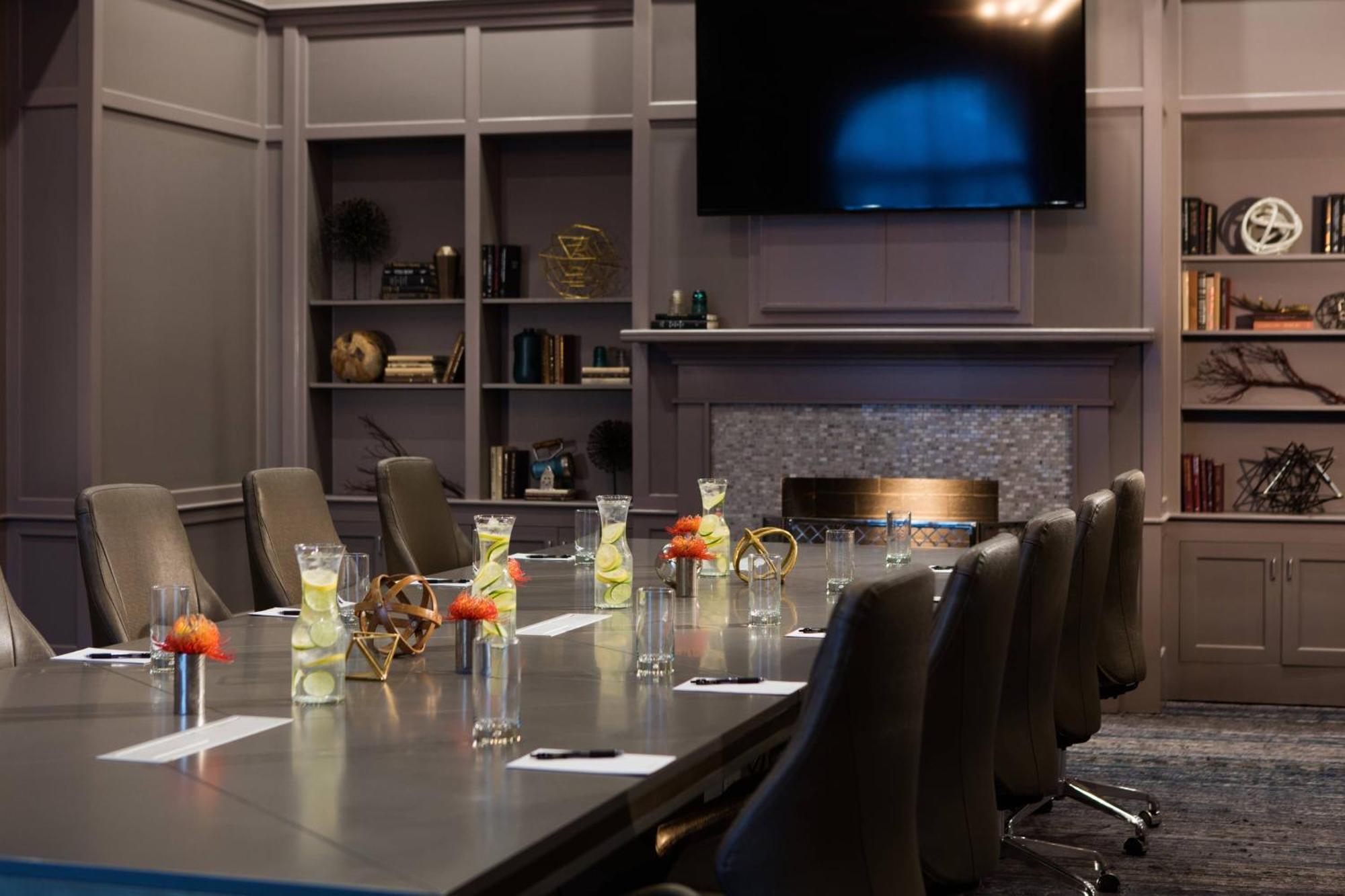 Hotel Renaissance Waterford Oklahoma City