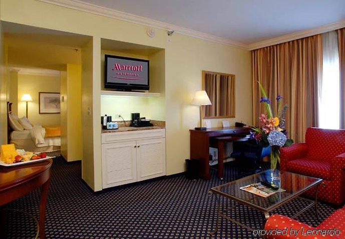 Hotel Renaissance Waterford Oklahoma City